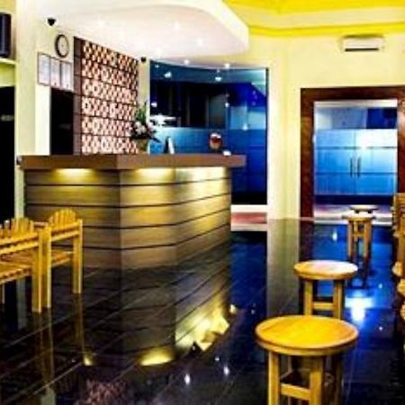 Mervit Hotel Padang  Ngoại thất bức ảnh