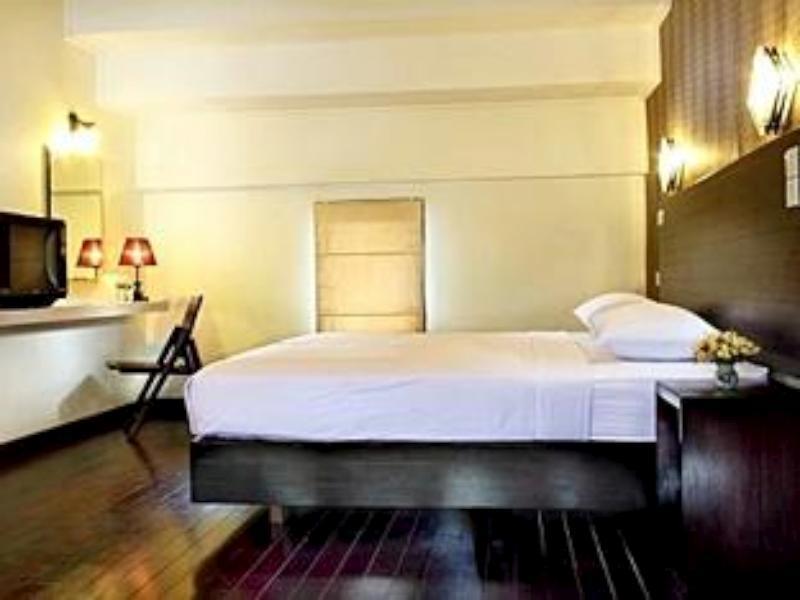 Mervit Hotel Padang  Ngoại thất bức ảnh